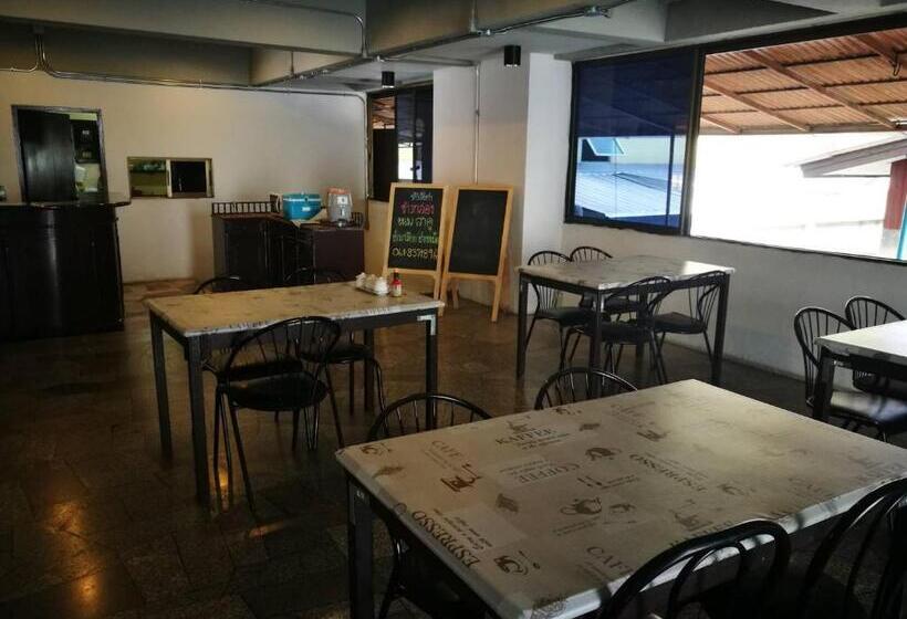 Общежитие Duangdren Apartment