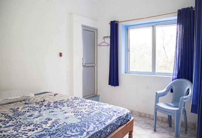 הוסטל Tara Guest House
