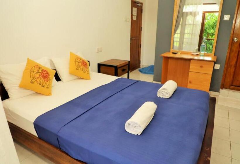 פנסיון Andorra Tourist Resort Anuradhapura