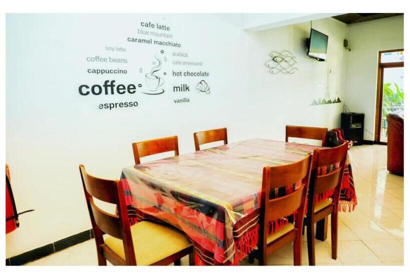 פנסיון Andorra Tourist Resort Anuradhapura