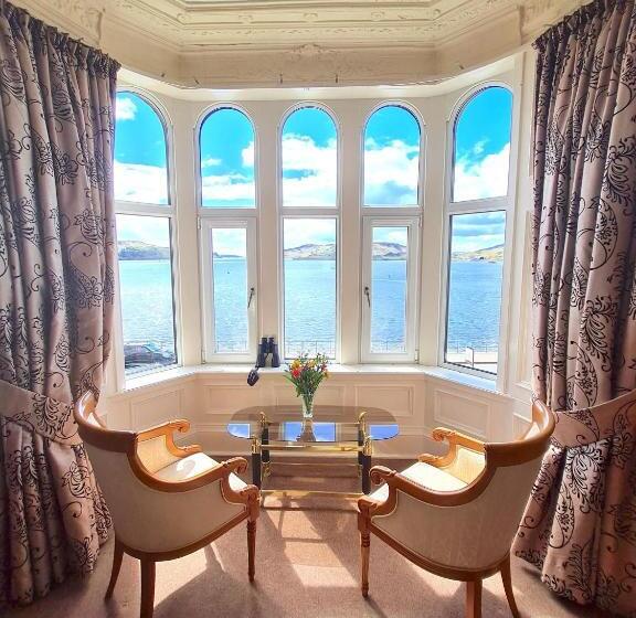 پانسیون Corriemar House