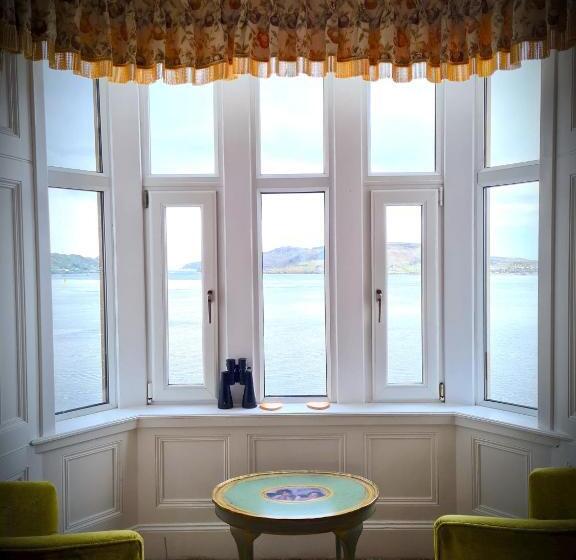 پانسیون Corriemar House