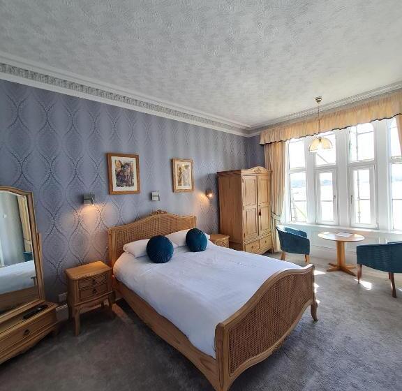 پانسیون Corriemar House