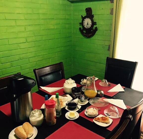 פנסיון Hostal Plaza Maule Express