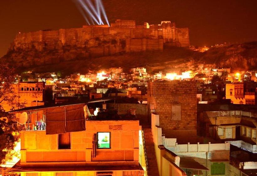 פנסיון Royal Heritage Guest House