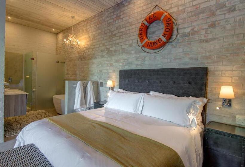 بنسيون The Quarter Deck