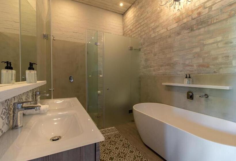 بنسيون The Quarter Deck