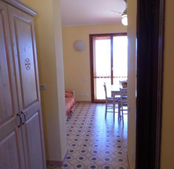 Residence Le Nereidi Con Piscina   Parcheggi