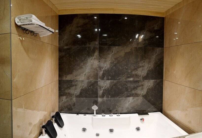 The Orchard Greens Resort   A Centrally Heated Property