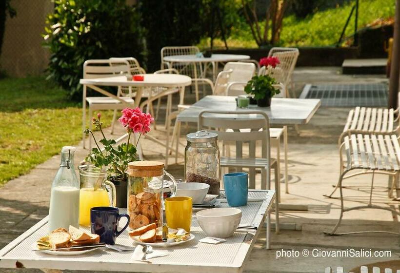 Santangela Hostel & Rooms