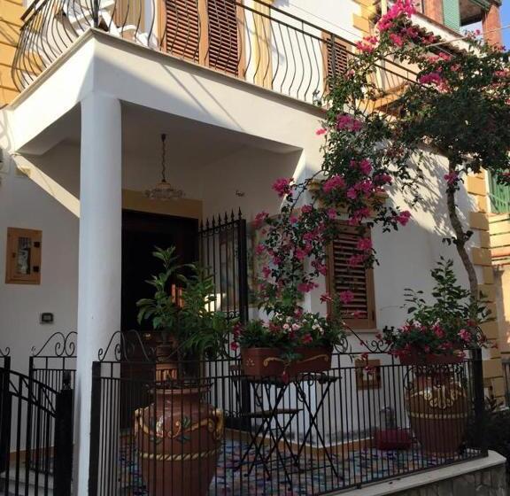 مبيت وإفطار La Casa Di Ivana