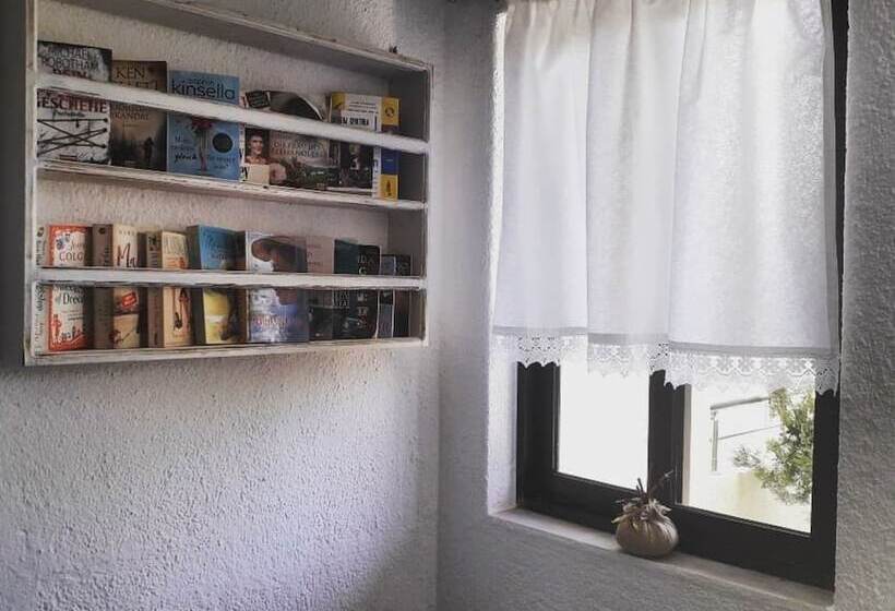 Elounda George Studios