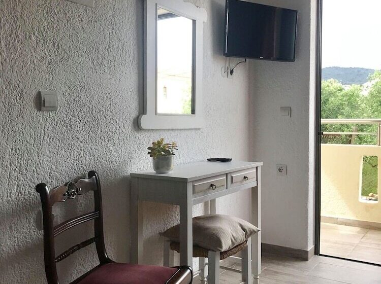 Elounda George Studios