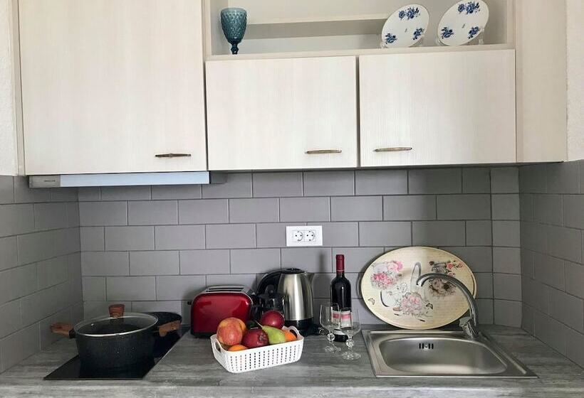 Elounda George Studios