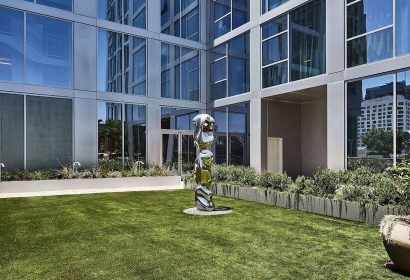 فندق Conrad Los Angeles