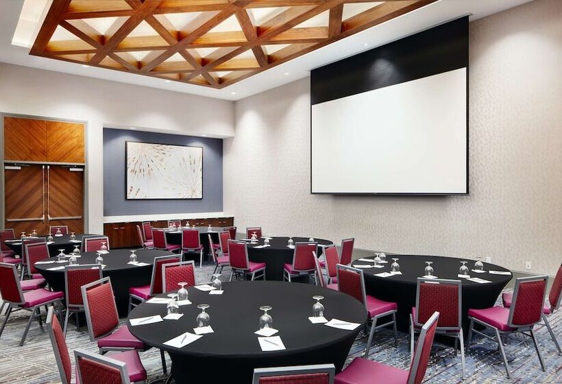 فندق Embassy Suites By Hilton Atlanta Airport North