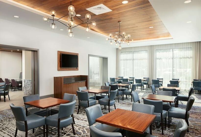 فندق Embassy Suites By Hilton Atlanta Airport North