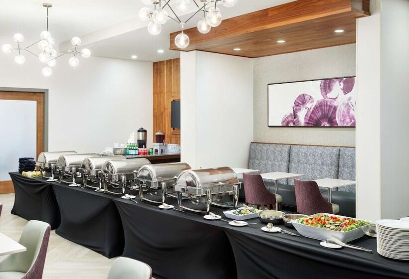 فندق Embassy Suites By Hilton Atlanta Airport North