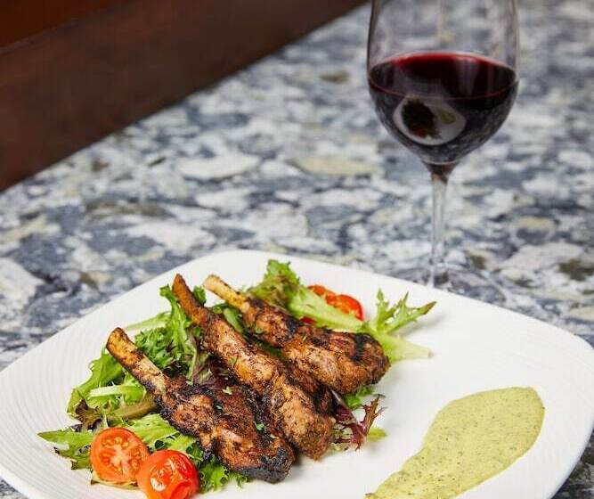 فندق Embassy Suites By Hilton Atlanta Airport North