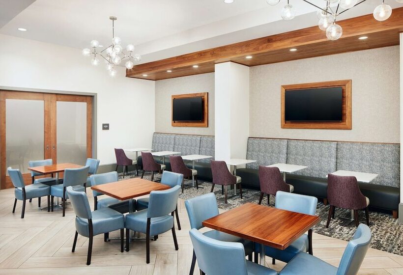 فندق Embassy Suites By Hilton Atlanta Airport North