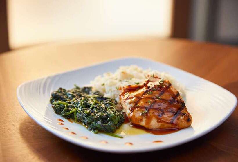 فندق Embassy Suites By Hilton Atlanta Airport North