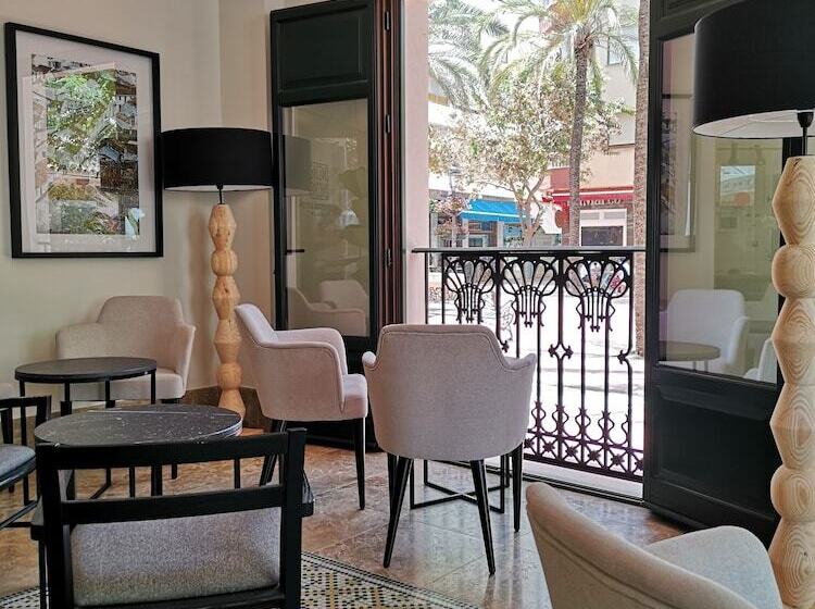 هتل Estepona Plaza