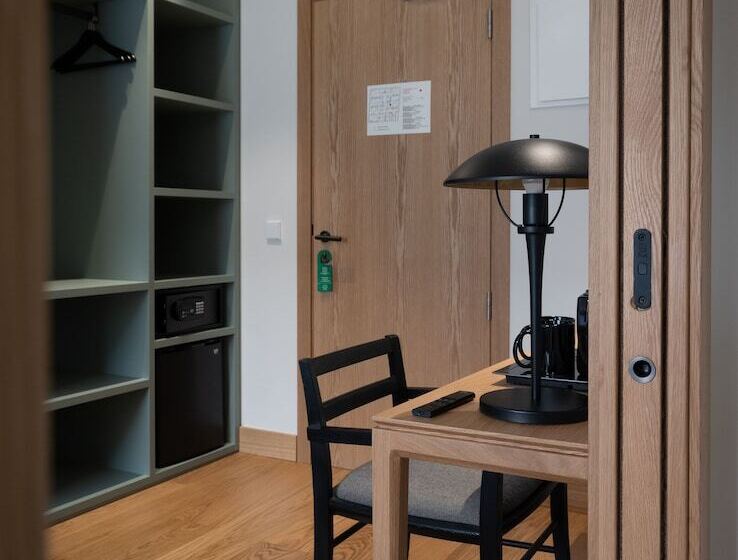 هتل Estepona Plaza