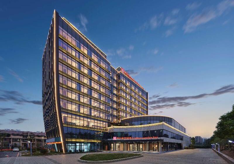 Отель Hilton Garden Inn Huzhou Anji Phoenix Mountain