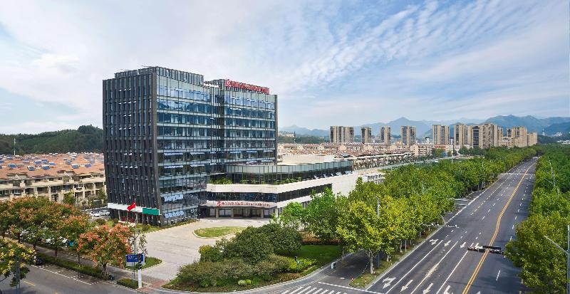 Отель Hilton Garden Inn Huzhou Anji Phoenix Mountain