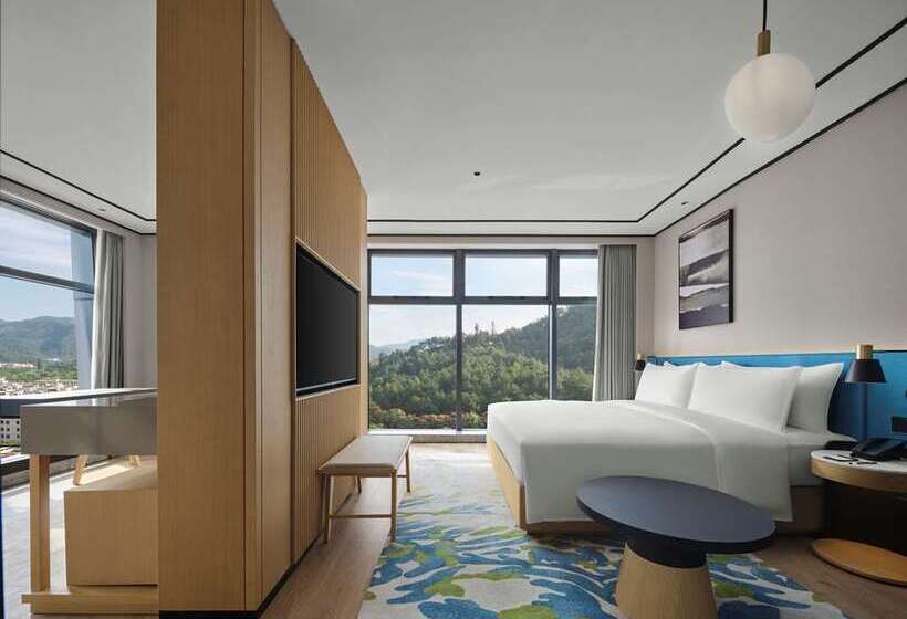 Отель Hilton Garden Inn Huzhou Anji Phoenix Mountain