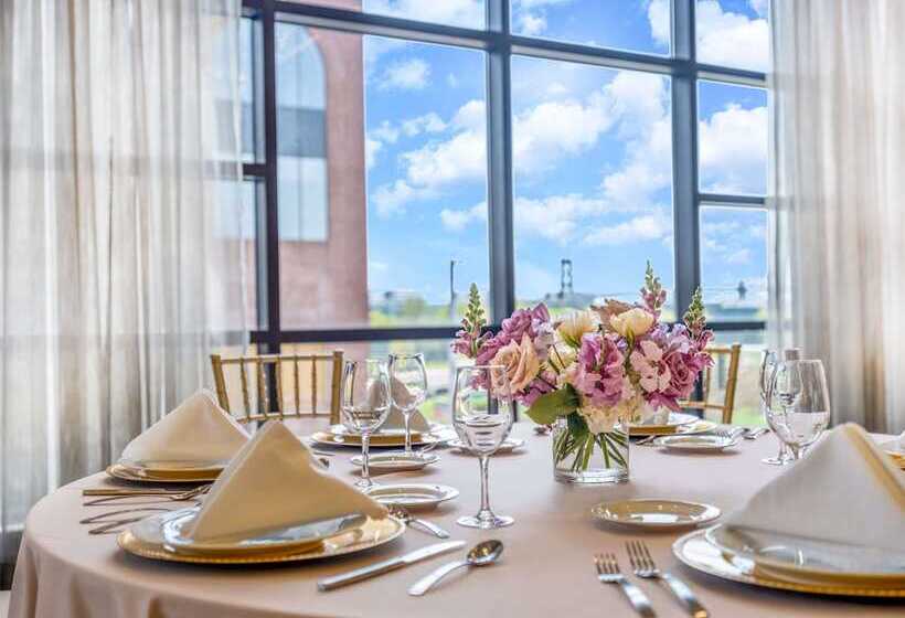 בית מלון כפרי Homewood Suites By Hilton Toledo Downtown