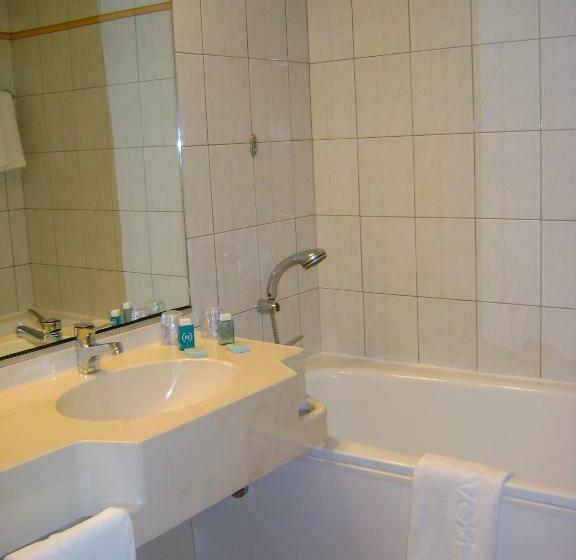 فندق Hôtel Des Thermes Les Dômes