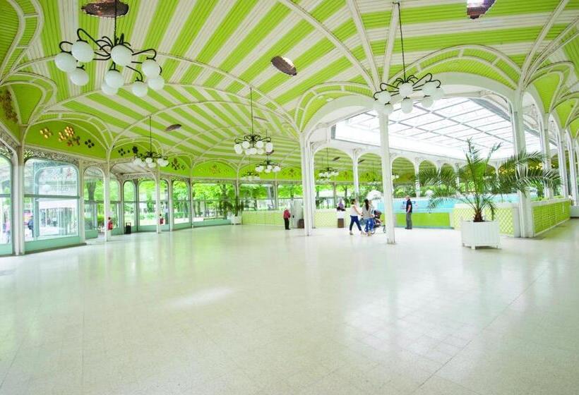 فندق Hôtel Des Thermes Les Dômes