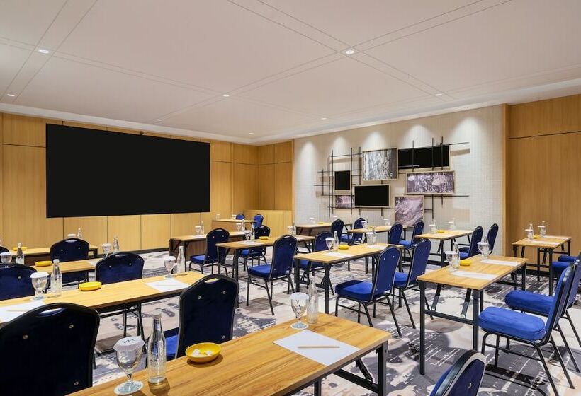 هتل Mercure Tangerang Centre