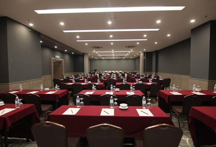 ホテル Nexus Regency Suites &