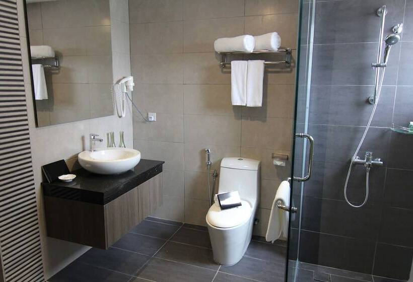 ホテル Nexus Regency Suites &