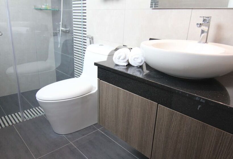 ホテル Nexus Regency Suites &