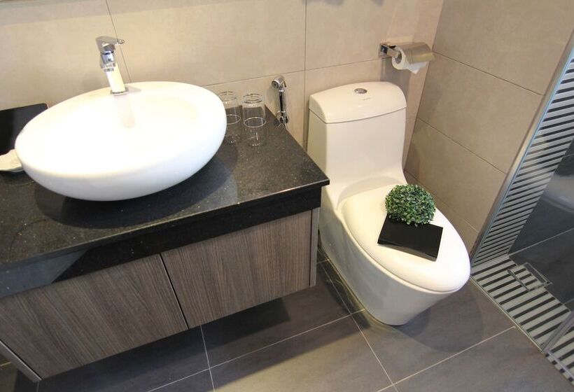 ホテル Nexus Regency Suites &