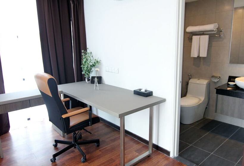 ホテル Nexus Regency Suites &