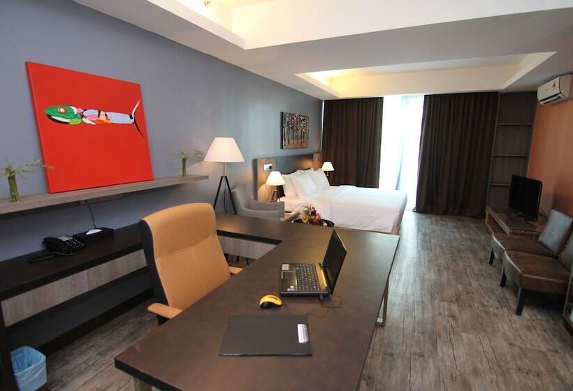 ホテル Nexus Regency Suites &