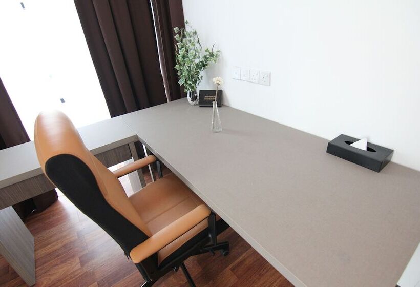 ホテル Nexus Regency Suites &