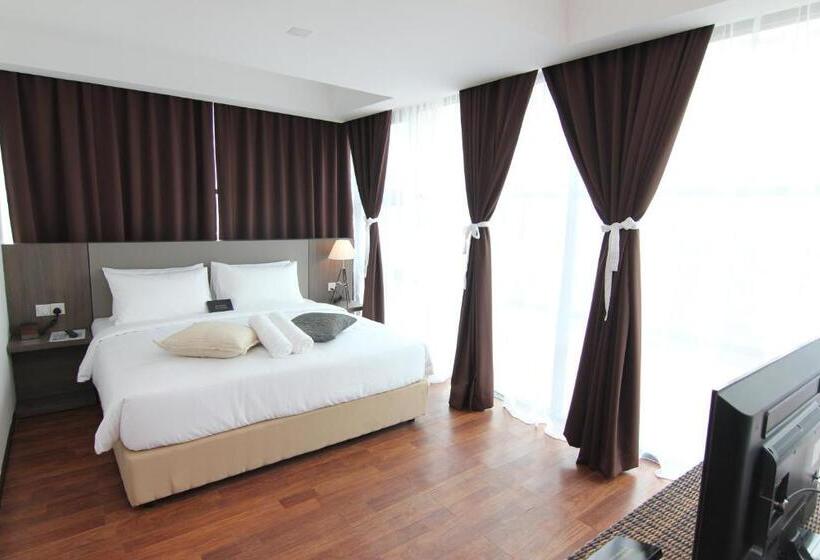 ホテル Nexus Regency Suites &