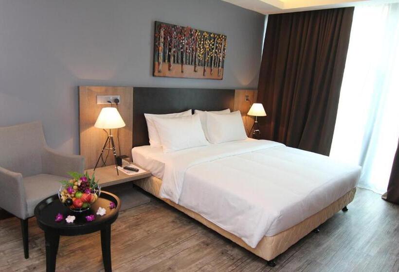 ホテル Nexus Regency Suites &