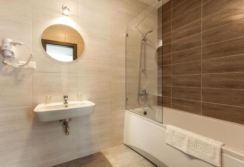 هتل Old Town Trio