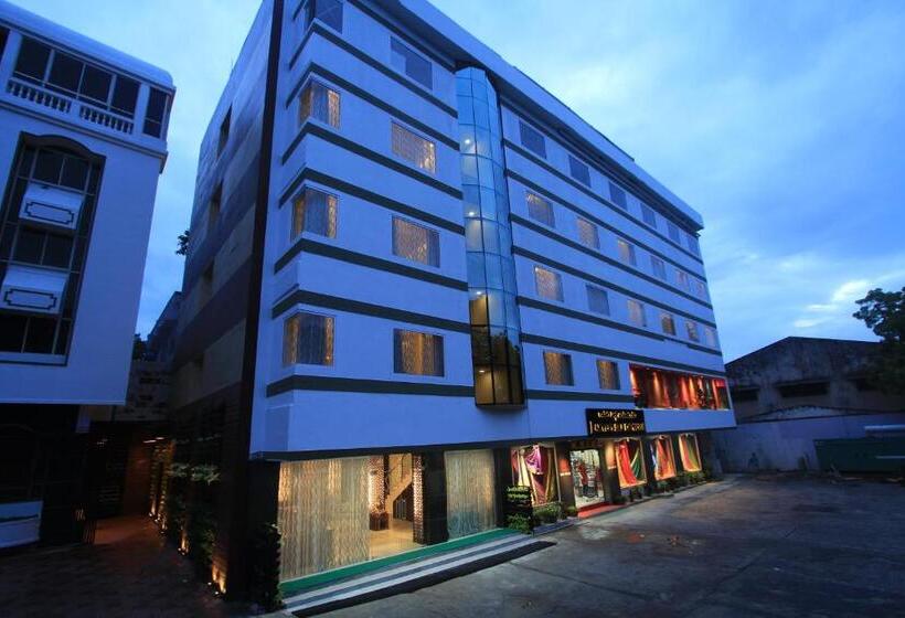 ホテル Sandesh Pride