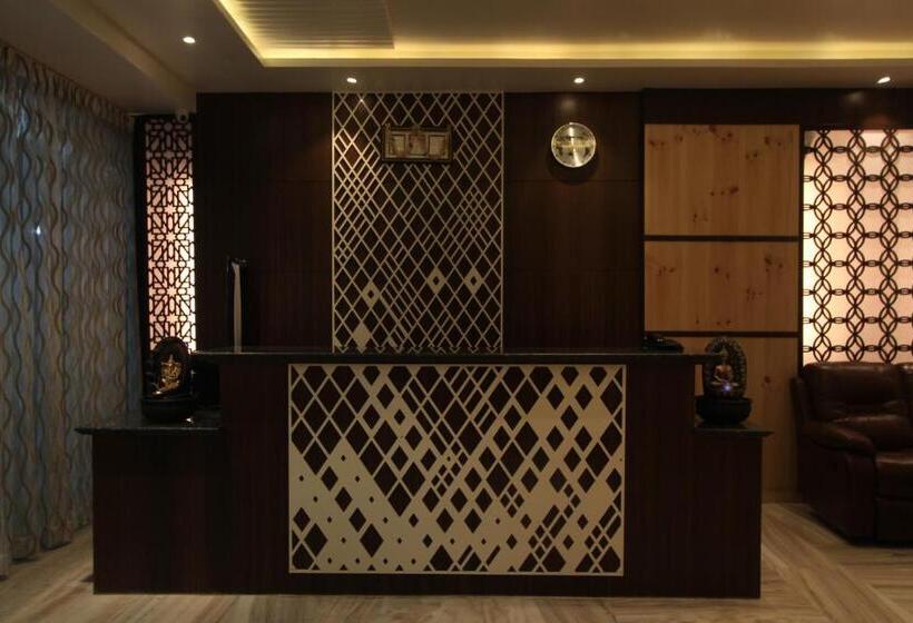 ホテル Sandesh Pride