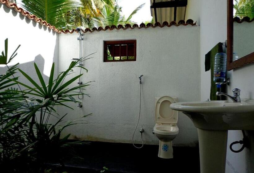 ホテル Shehani Beach Bungalow