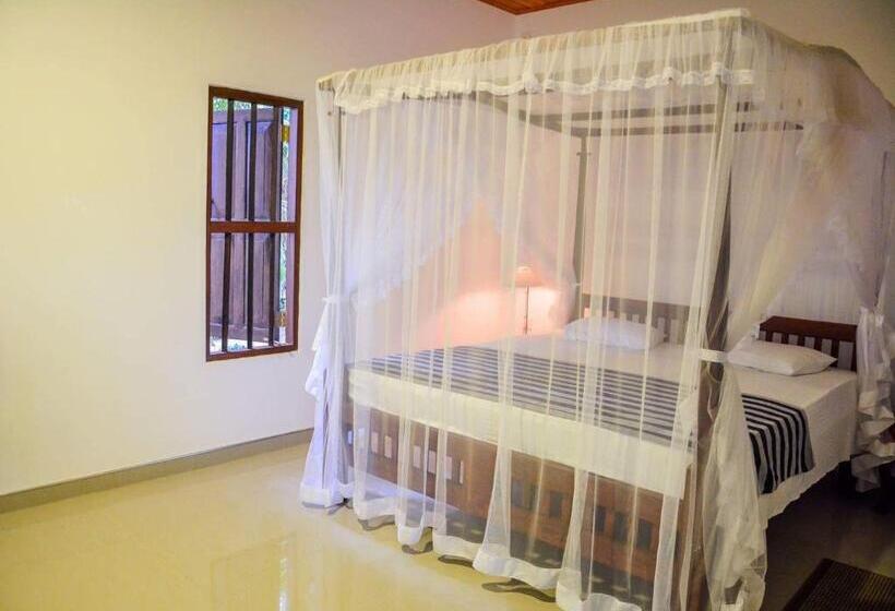 ホテル Shehani Beach Bungalow