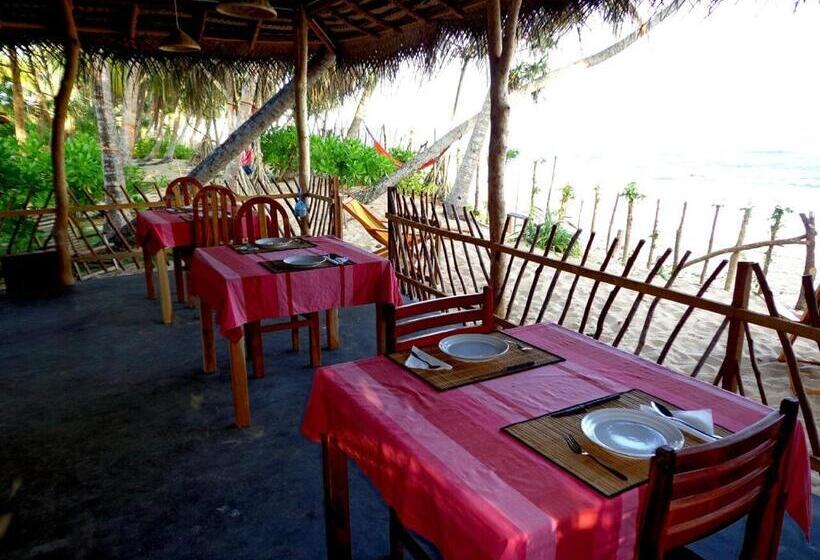 ホテル Shehani Beach Bungalow