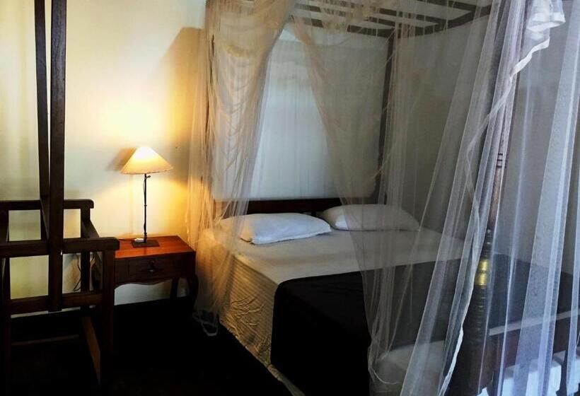 ホテル Shehani Beach Bungalow